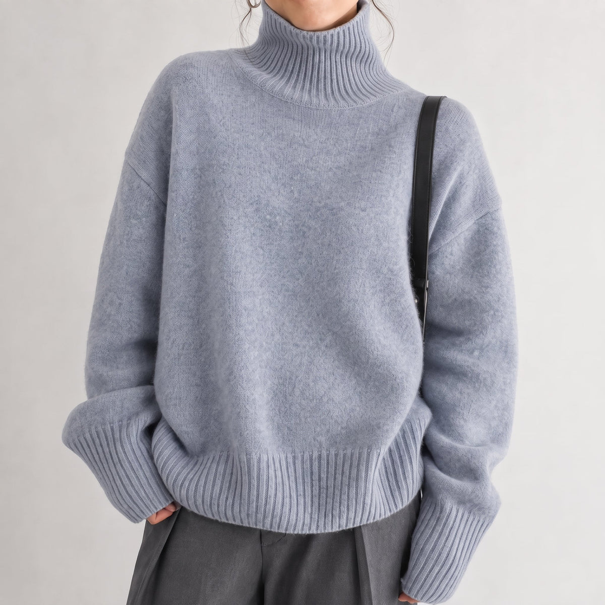 Isla - Women's Oversized Turtleneck Knit Jumper with Ribbed Cuffs