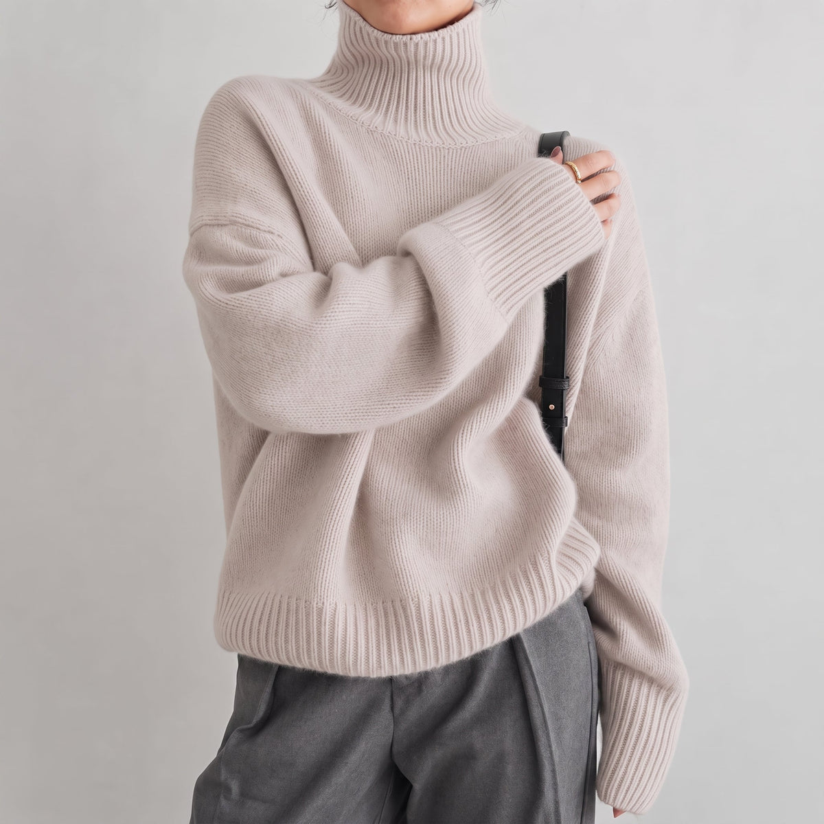 Isla - Women's Oversized Turtleneck Knit Jumper with Ribbed Cuffs