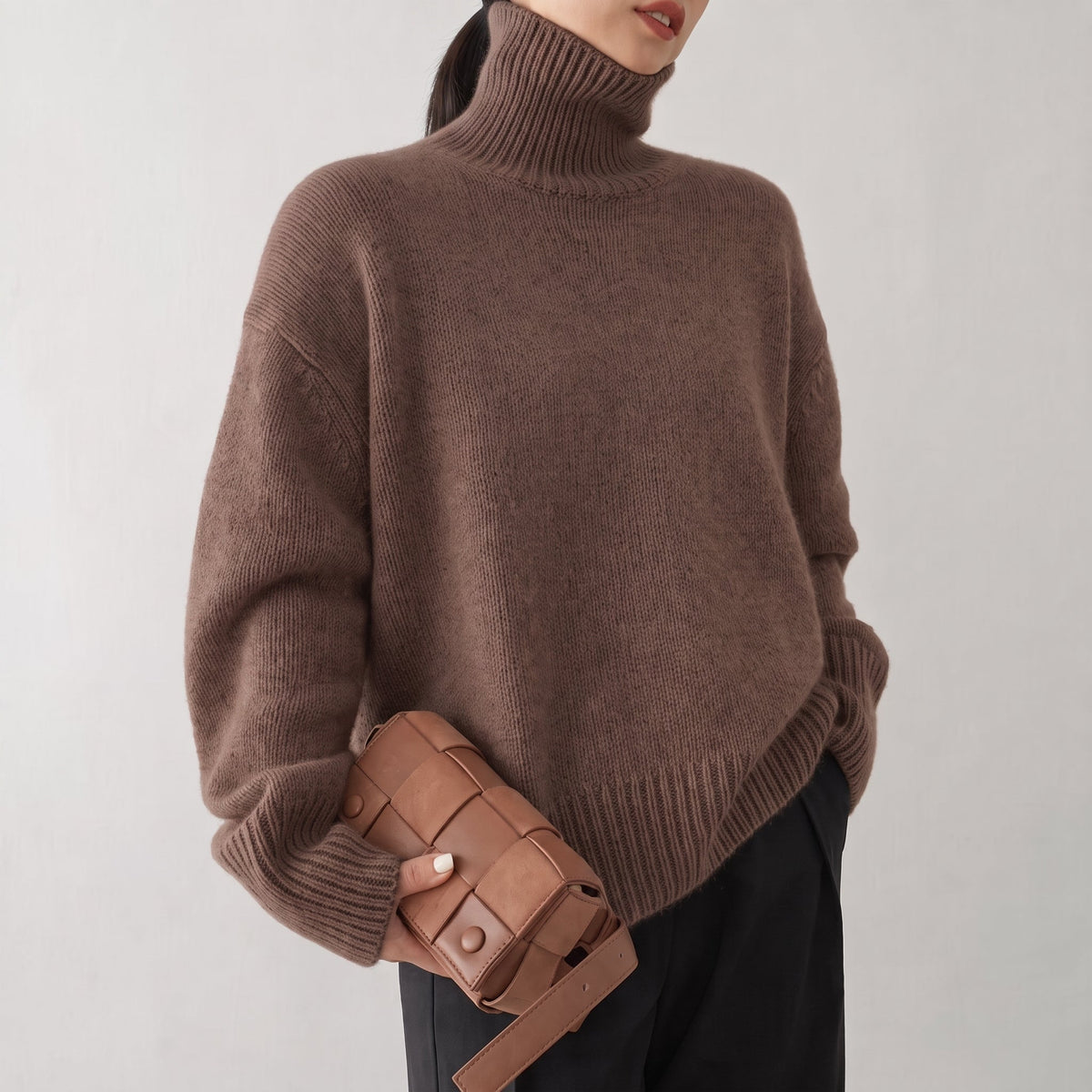 Isla - Women's Oversized Turtleneck Knit Jumper with Ribbed Cuffs