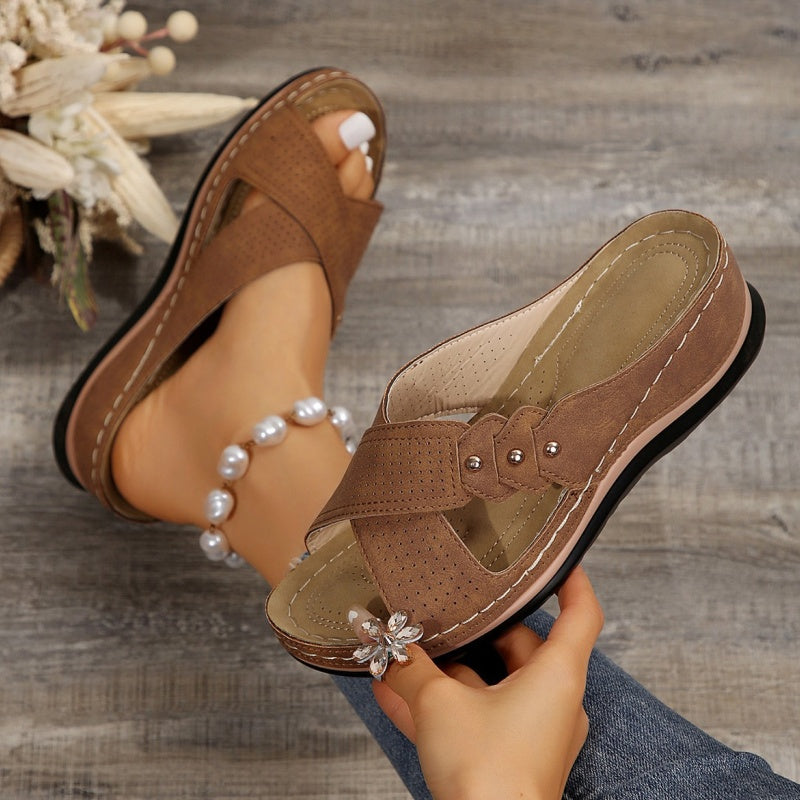 Comfora™ | Lightweight and stable wedge sandals